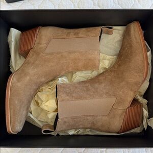 rag & bone women’s Camel Suede Joni Chelsea Boots in Tan